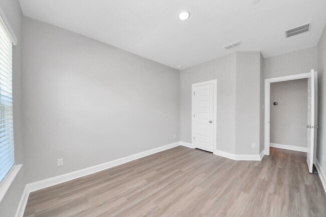 Building Photo - 5300 Berkeley Knl Cir