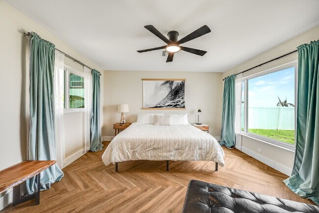 Building Photo - Gorgeous Riverfront 3/2 with dock!!