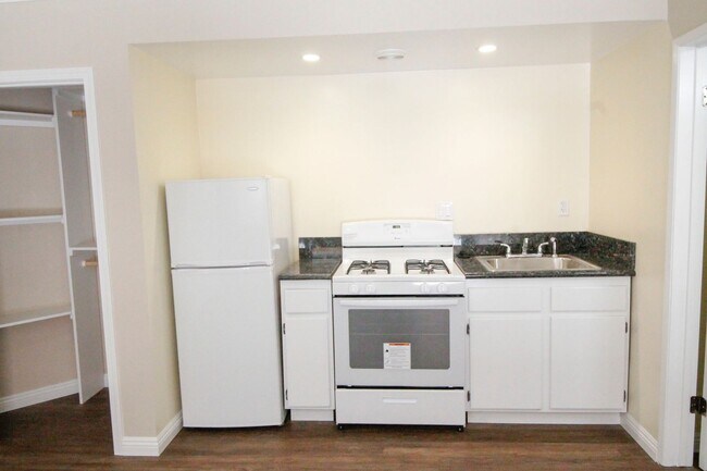 Interior Photo - 18315 Malden st.