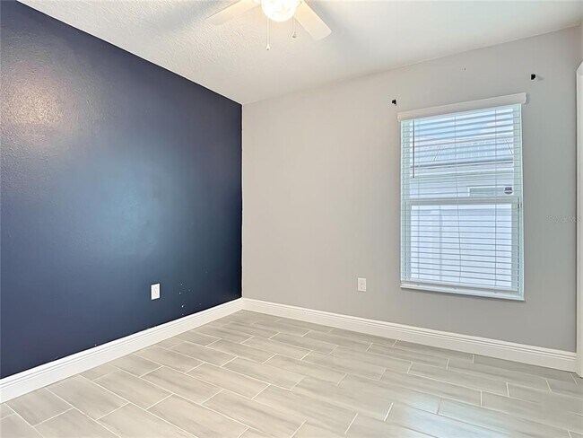Building Photo - 3040 Lakes Crest Ave