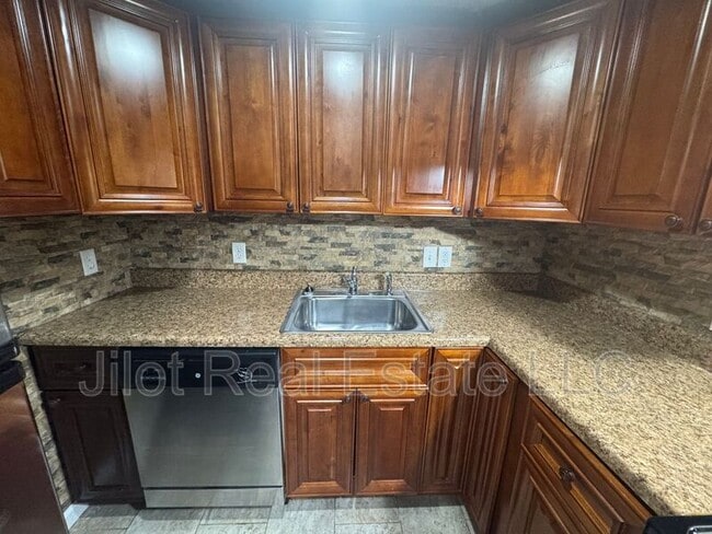 Building Photo - 1370 Clermont Ave