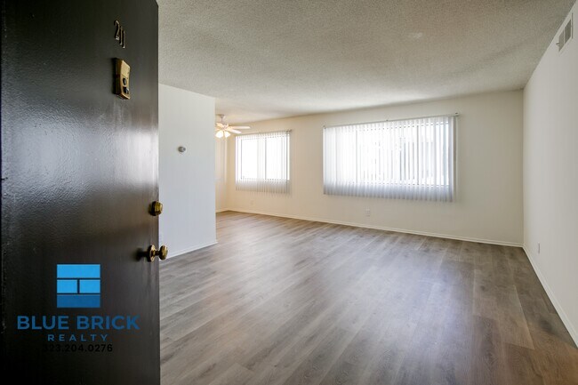 Building Photo - 17834 Burbank Blvd