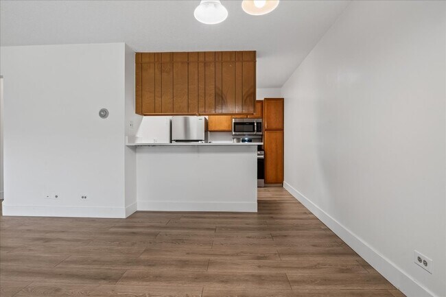 Building Photo - 2150 S Vaughn Way