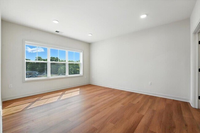 Building Photo - 440 NORTH Ave E