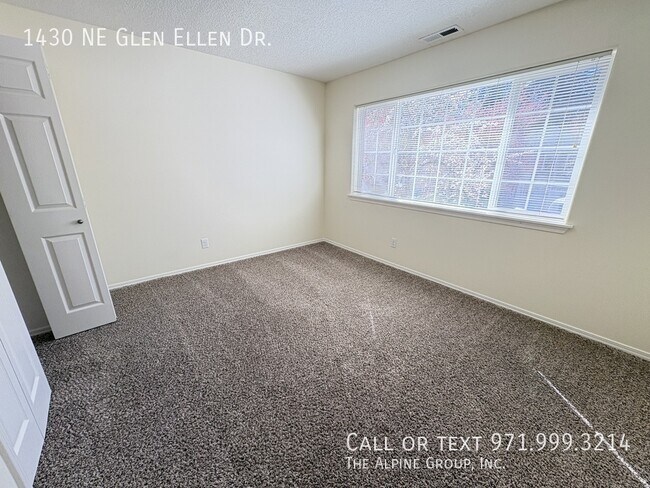 Building Photo - 1430 NE Glen Ellen Dr