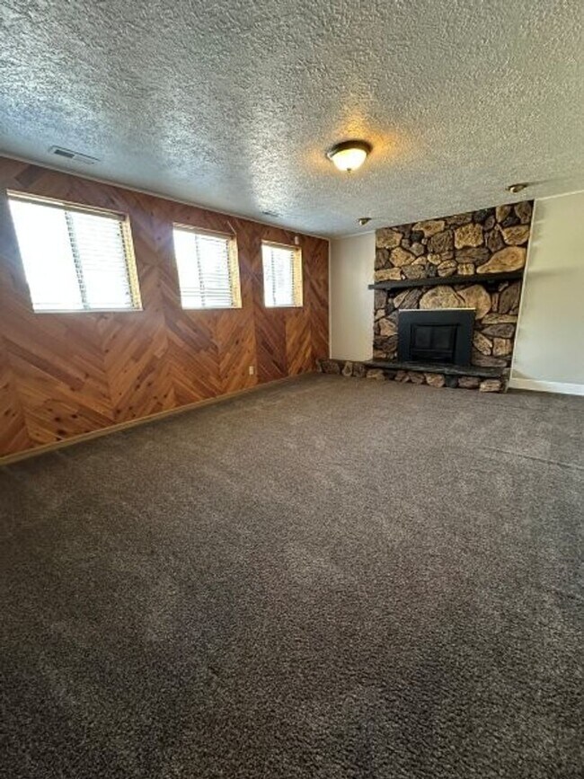 Building Photo - 2641 N 1375 W