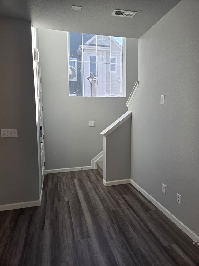 Building Photo - Evolve Real Estate: Spacious 3 Bed 2.5 bath Townhouse with Attached 2 Car Garage AVAILABLE NOW!