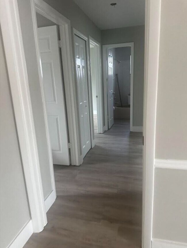 Building Photo - 3 Bedroom 2 Bath 2 Car garage pool home fo...