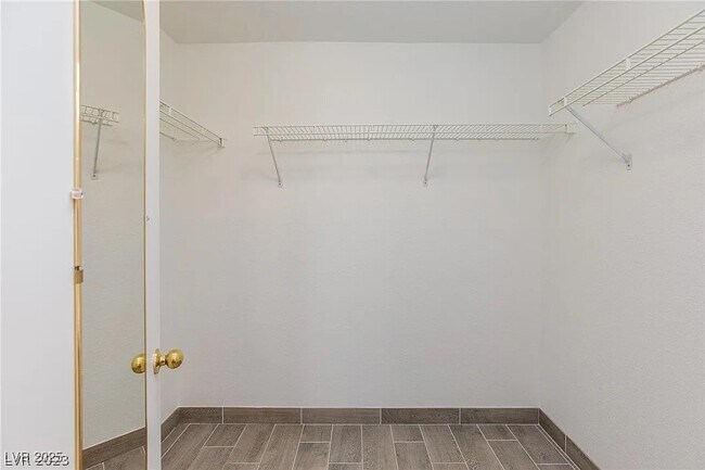 Building Photo - 9909 Calabasas Ave