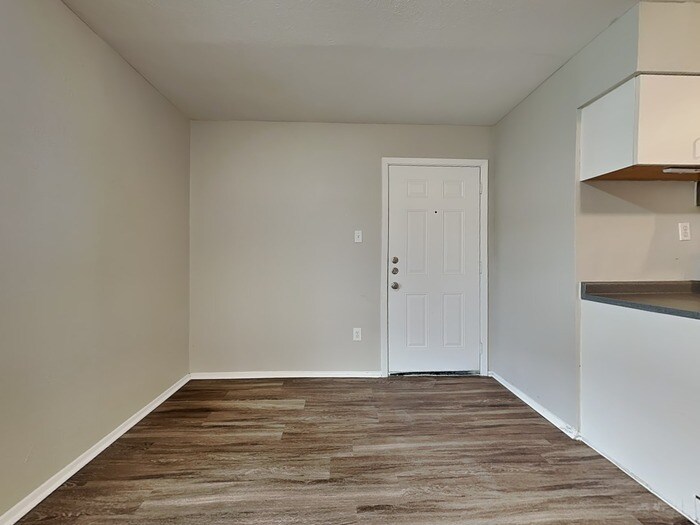 Building Photo - 446 Thistle Dr