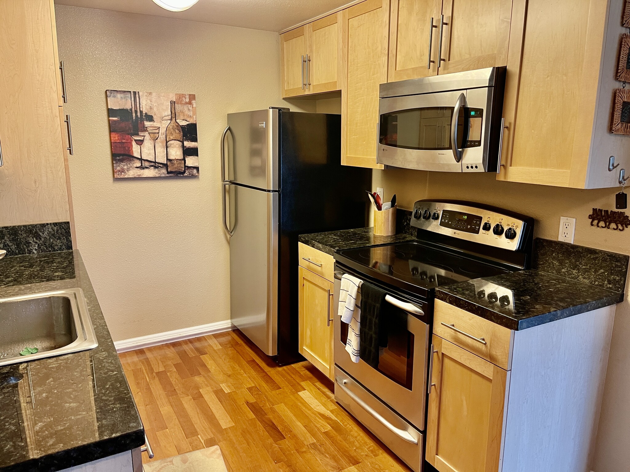 Kitchen - 303 Masters Ct