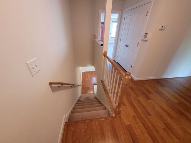 Building Photo - Gorgeous 3 bedroom, 2.5 bath townhome-styl...
