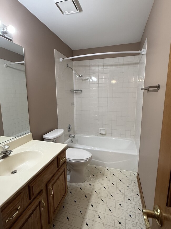 Building Photo - 5106 Turnberry Ct