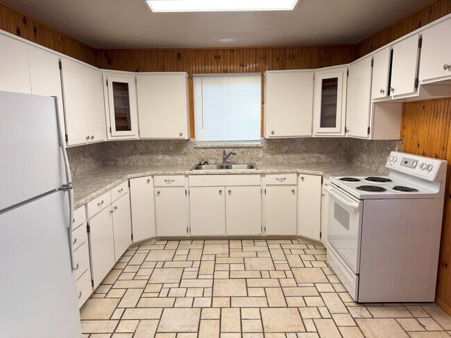 Building Photo - 1758 Myers Ln