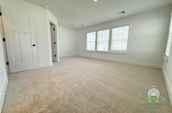 Building Photo - 525 Harebell Wy