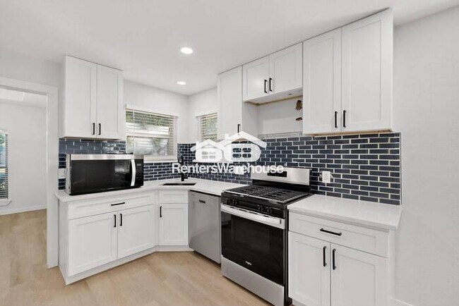 Building Photo - Completely Refreshed NRH Home Move IN Ready.