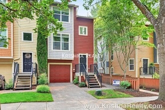 Building Photo - 2114 NE Sheffield Ave