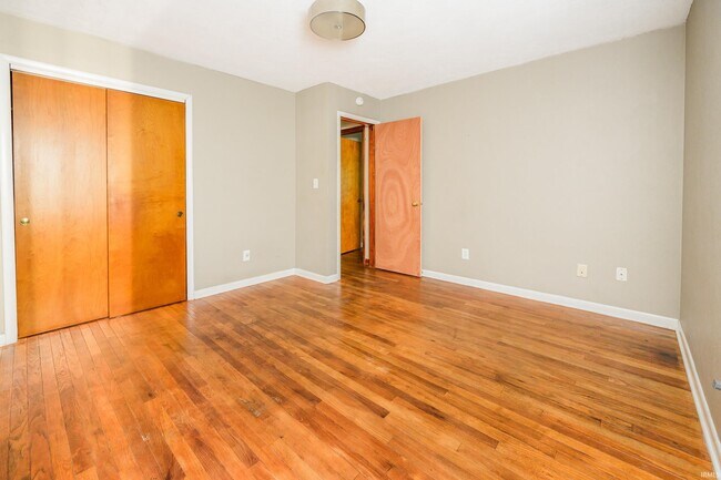 Building Photo - 117 N Hillsdale Dr