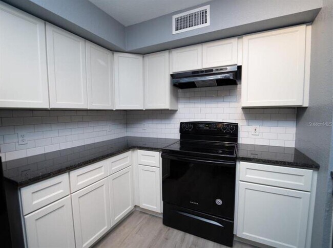 Building Photo - 829 Camargo Way
