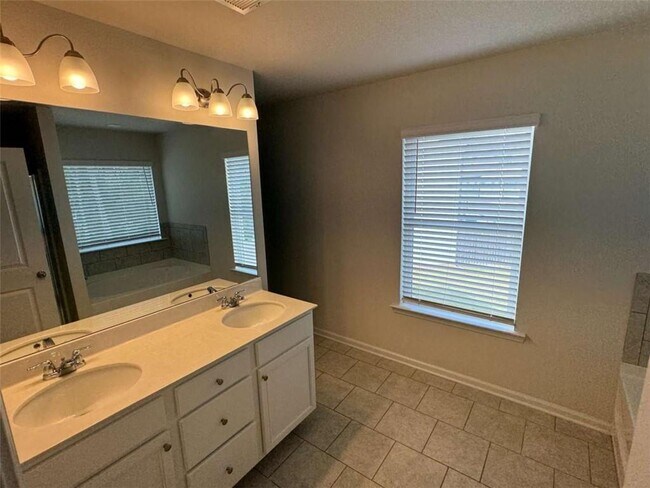 Building Photo - 3376 Highbury Way