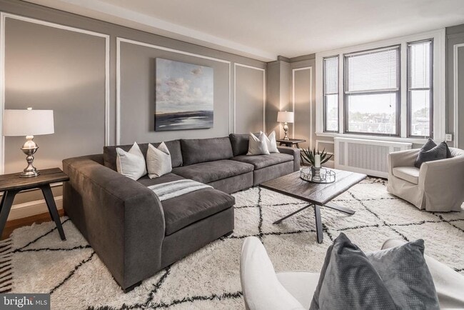 Building Photo - 2031 Locust St