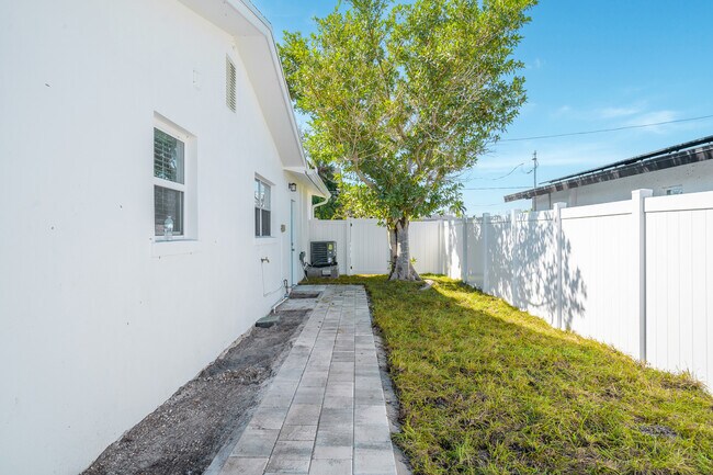 Building Photo - 4107 Miller Dr