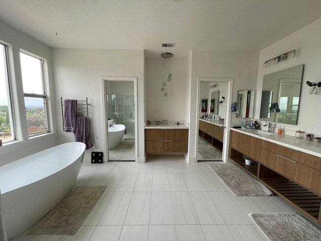 Building Photo - 3800 Venus Ct