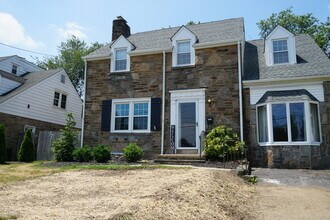 Building Photo - 309 Stonehurst Dr