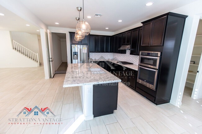 Building Photo - 959 W Zion Pl