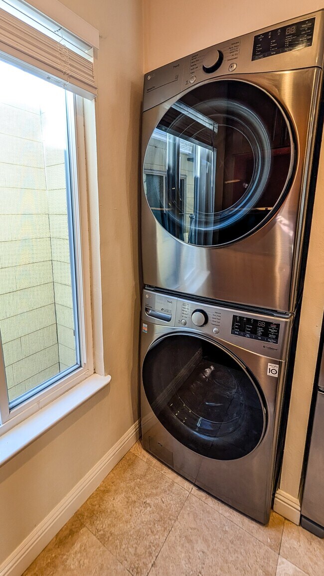 Building Photo - 3321 26th St