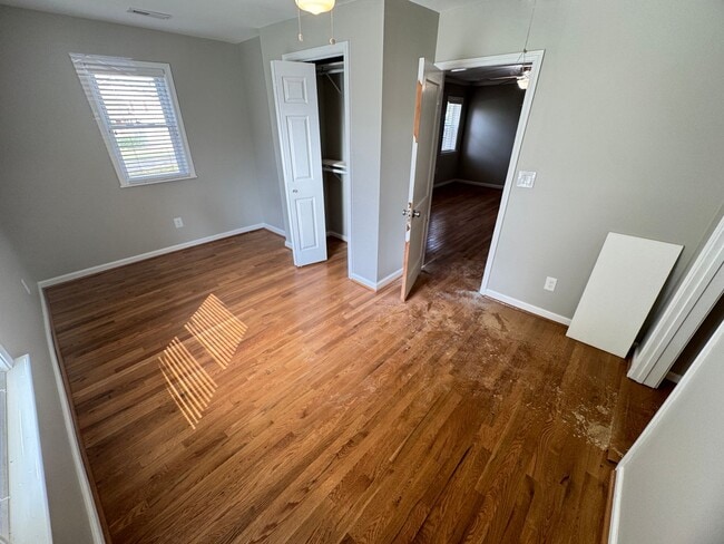 Building Photo - FOR LEASE- 2 BED 1 BATH ON HICKORY RIDGE RD!