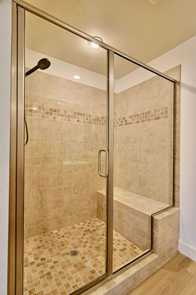 Building Photo - 3181 Pinehurst Dr