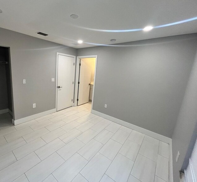 Building Photo - 1724 NW 1st Pl