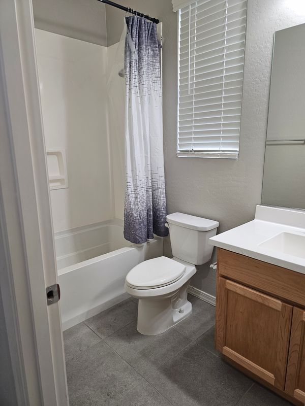 Building Photo - 15092 W Portland St