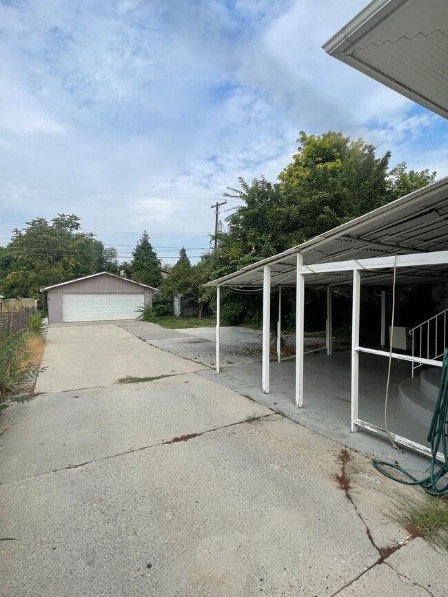 Building Photo - Beautiful 4-Bedroom House