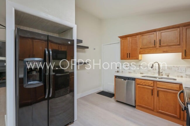 Building Photo - 211 Indian Oaks Dr