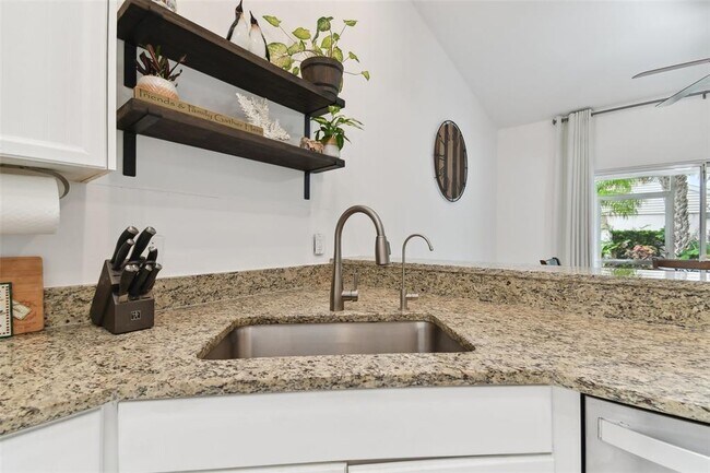 Building Photo - 4327 Murfield Dr E