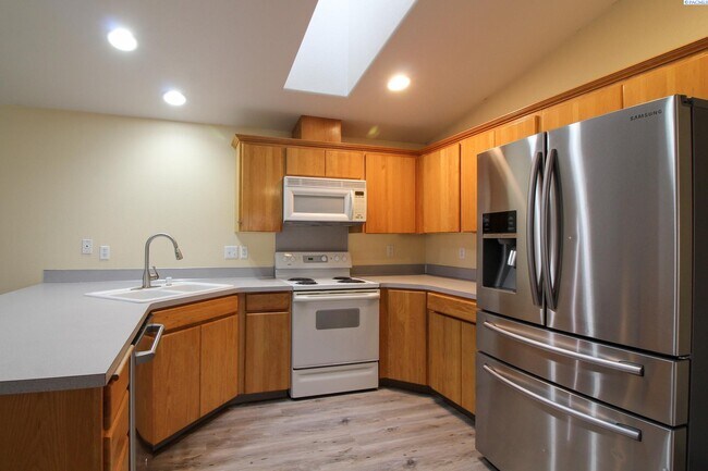 Building Photo - 3 Bed/2 bath Home in West Pasco