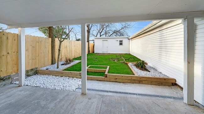 Building Photo - 171 Van Horne St