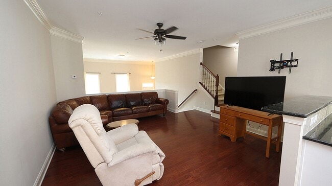 Building Photo - Lovely Condo w/ Two Car Garage in The Cott...