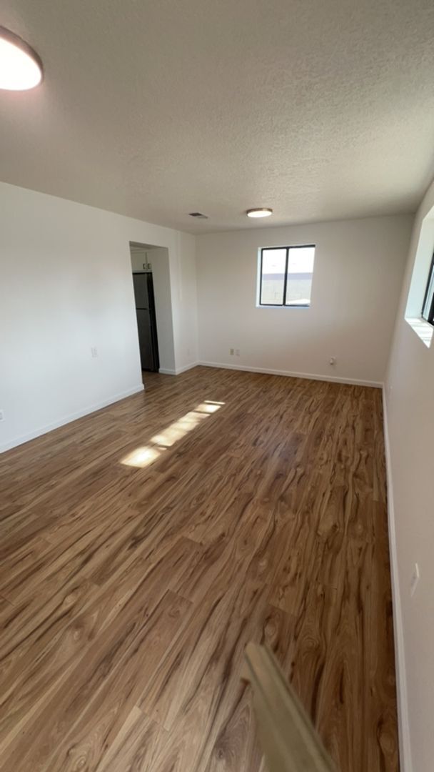 Building Photo - Sweet 3 Bedroom one and a half bathrooms L...