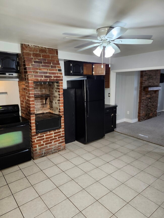 Building Photo - 413 Garnet Way