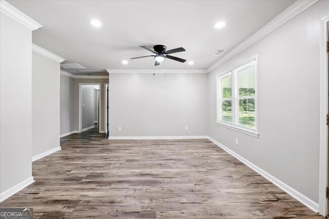 Building Photo - 158 Sproull Rd SE