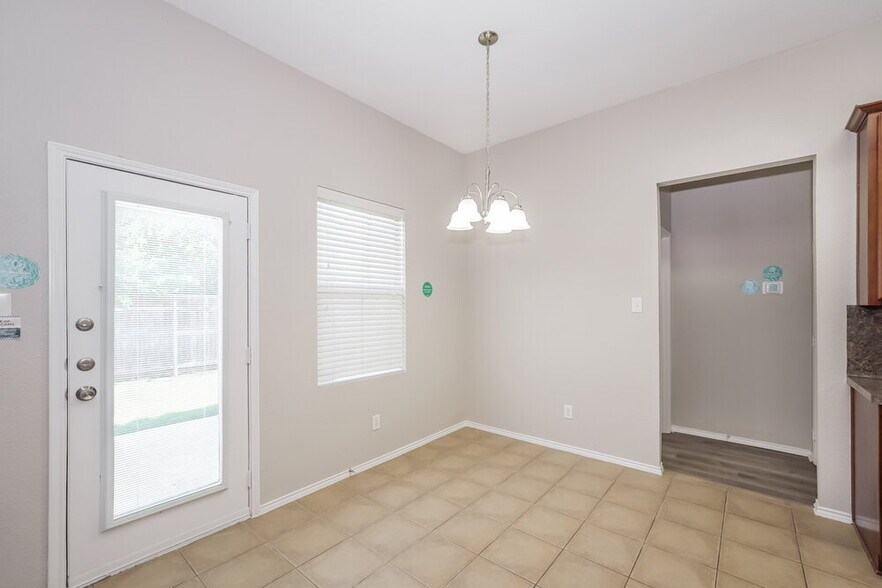 Building Photo - 620 Destin Dr