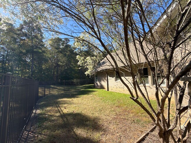 Building Photo - Mint Hill