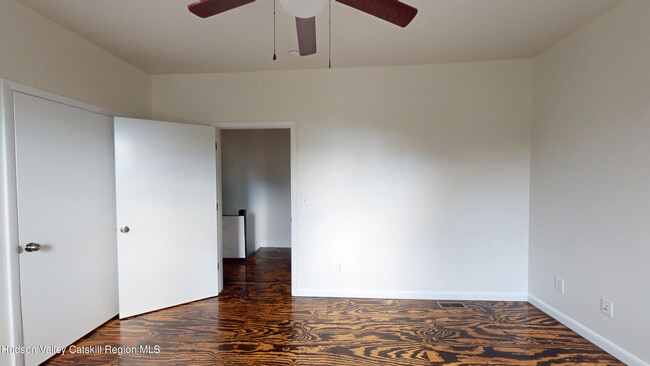 Building Photo - 160 Mansion St