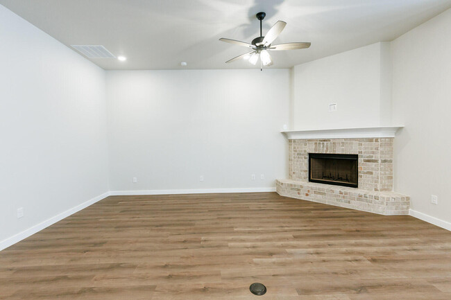 Building Photo - 10605 Beaufort Ave