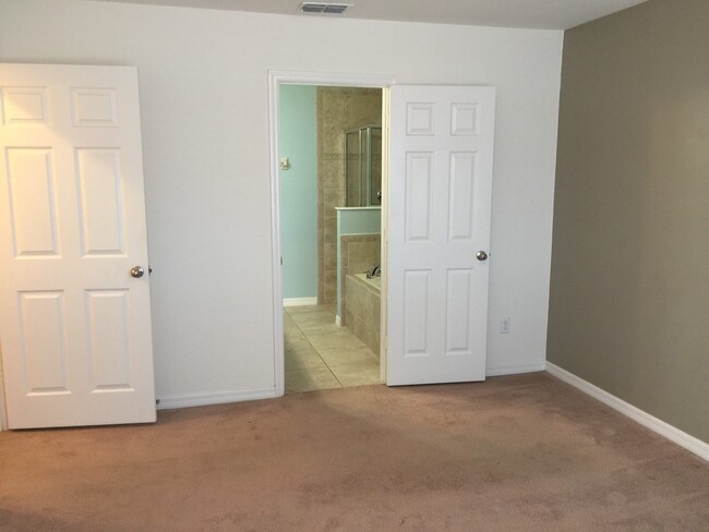 Building Photo - Pond view!!  3Bed/2.5Bath/1car Garage Town...