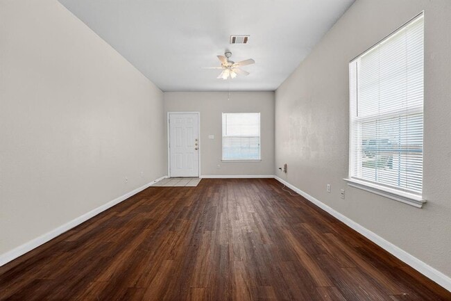 Building Photo - 2831 Southampton Way