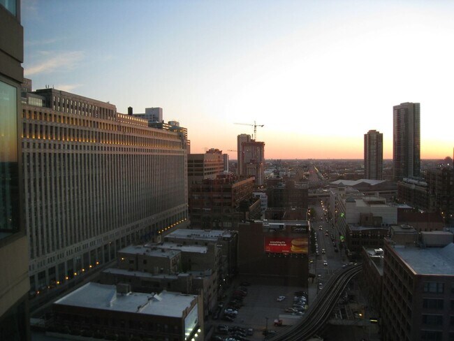 Building Photo - 400 N La Salle Dr